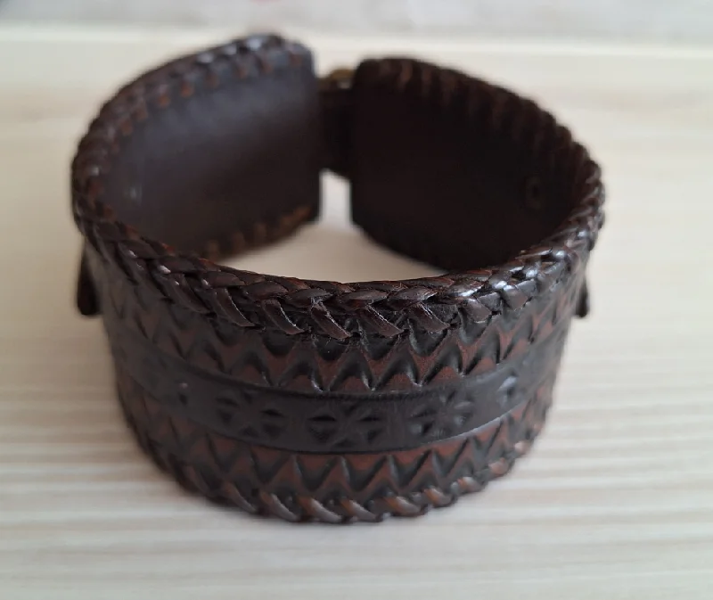 Cuff Bangles for Elegant Look-Genuine Leather Buck Stitched Cuff Bracelet