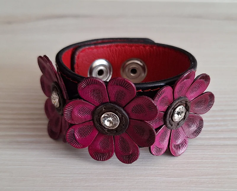 Trendy Stretch Bracelets for Women-Genuine Leather 3 Daisy Cuff Bracelet