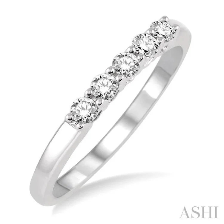 Unique Engagement Bands for Men-1/4 Ctw Round Cut Diamond Wedding Band in 14K White Gold