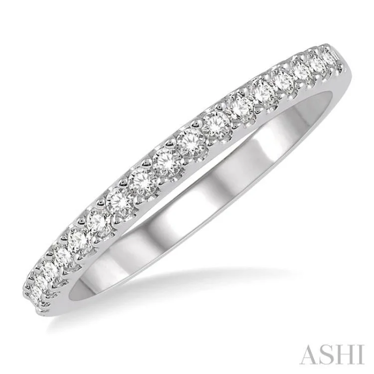 Custom Women’s Wedding Bands-1/4 Ctw Round Cut Diamond Wedding Band in 14K White Gold